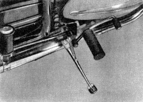 Pannonia 250 - Рис. 22. Боковая опора в открытом виде. Тип 1959