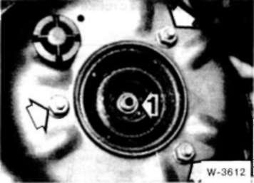 13.3.2 Снятие амортизационной стойки БМВ 5 (E34)