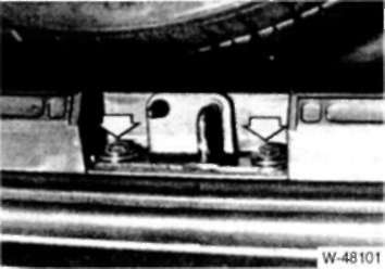 19.12.4 Регулировка крышки багажника БМВ 5 (E34)