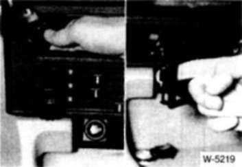 20.3.2 Снятие панели управления отопителем БМВ 5 (E34)