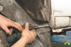 10.2 Снятие и установка передних подкрылков Chevrolet Niva 2002+