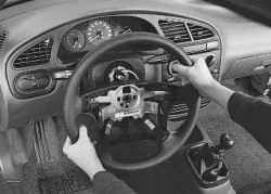 8.2.2 Снятие и установка рулевого колеса Daewoo Lanos 1997+