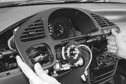 10.15.4 Снятие и установка комбинации приборов Daewoo Lanos 1997+