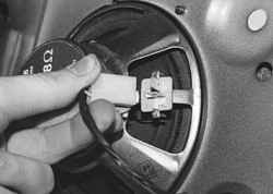 10.18.2 Снятие и установка динамиков акустической системы Daewoo Lanos 1997+