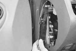 11.8.3 Снятие, установка и регулировка замка капота и его привода Daewoo Lanos 1997+