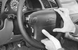 11.14.3 Снятие и установка подушки безопасности водителя Daewoo Lanos 1997+