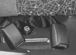 11.14.5 Замена заднего ремня безопасности Daewoo Lanos 1997+