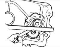 2.8 Передняя крышка и масляный насос 2,0 л DOHC Киа Маджентис