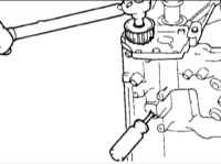 2.8 Передняя крышка и масляный насос 2,0 л DOHC Киа Маджентис