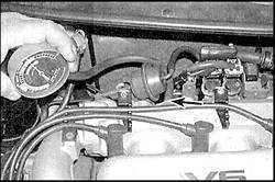 3.5.5 Проверка при помощи вакуумного измерителя Mazda 626