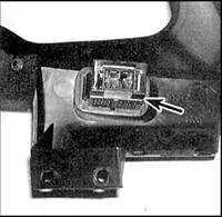 12.9 Выключатели на панели приборов Mazda 626