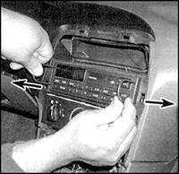 12.12 Радиоприемник и динамики Mazda 626