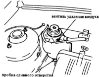 7.5 Удаление воздуха из системы питания Mazda 323