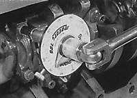 8.21.3 Установка поршней с шатунами Mercedes-Benz W124