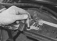 25.11 Замок капота Mercedes-Benz W124