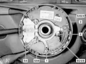 11.4.9 Снятие и установка датчика угла поворота рулевого колеса Mercedes-Benz W463