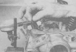 5.9 Головка блока цилиндров-очистка и проверка состояния Ниссан Terrano II
