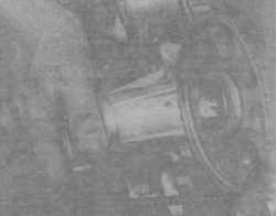 6.8 Насос охлаждающей жидкости - снятие и установка Ниссан Terrano II