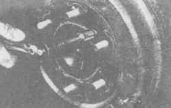 14.6 Задние барабанные тормоза -замена колодок Ниссан Terrano II