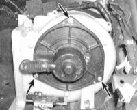 5.9 Снятие и установка электромотора привода вентилятора отопителя Ниссан Maxima QX
