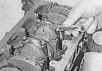 4.7.8 Снятие шатунно-поршневых сборок Opel Corsa