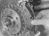 11.4.2 Замена передних тормозных колодок Opel Kadett E