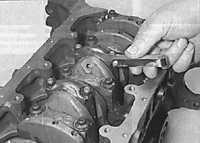 3.5.9 Снятие поршней с шатунами Opel Vectra B