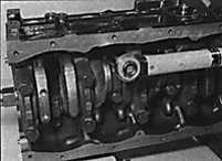 3.5.21 Установка поршней с шатунами Opel Vectra B