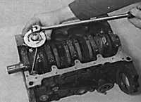 3.5.21 Установка поршней с шатунами Opel Vectra B