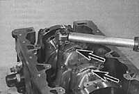 3.5.21 Установка поршней с шатунами Opel Vectra B