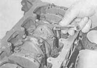 4.7.8 Снятие шатунно-поршневых сборок Opel Astra