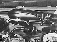 2.7.2 Замена воздушного фильтра Peugeot 405