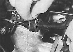 4.1.4 Снятие и установка карбюратора Peugeot 405
