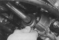 9.2 Снятие и установка приводных валов Peugeot 406