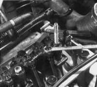 2.10 Проверка и регулировка зазора клапанного механизма Renault 19