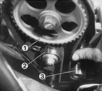 2.14 Проверка натяжения зубчатого приводного ремня Renault 19