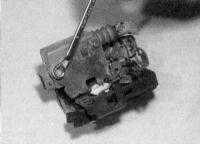 12.18 Снятие и установка компонентов системы единого замка Renault Megane