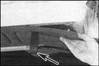 13.15 Снятие и установка двери задка и ее упорных штанг Skoda Felicia