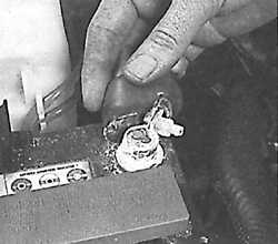 2.13 Проверка и обслуживание аккумулятора Субару Легаси 1990-1998 г.в.