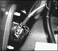 11.15 Трос привода отпирания дверцы топливного бака/ крышки багажника Toyota Camry