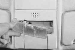 10.9.10 Снятие и установка плафона освещения салона ВАЗ 2170