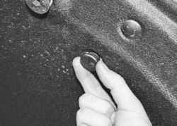 11.9.2 Снятие и установка капота ВАЗ 2170